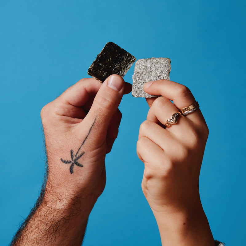 Kelly Loves Seaweed Rice Crisps modelled by hands